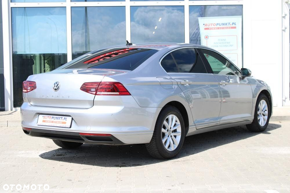 Volkswagen Passat - 4