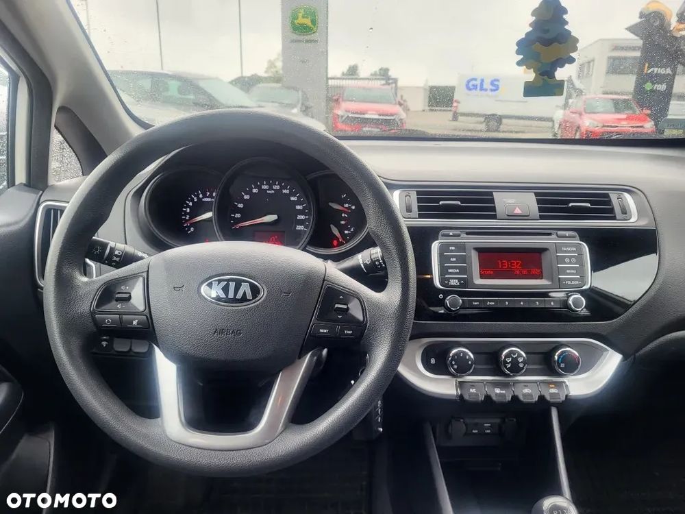 Kia Rio 1.4 M - 12