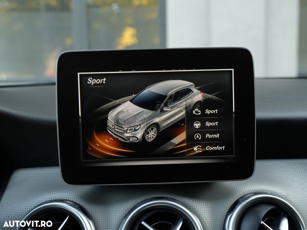 Mercedes-Benz GLA 200 d 4MATIC 7G-DCT - 11
