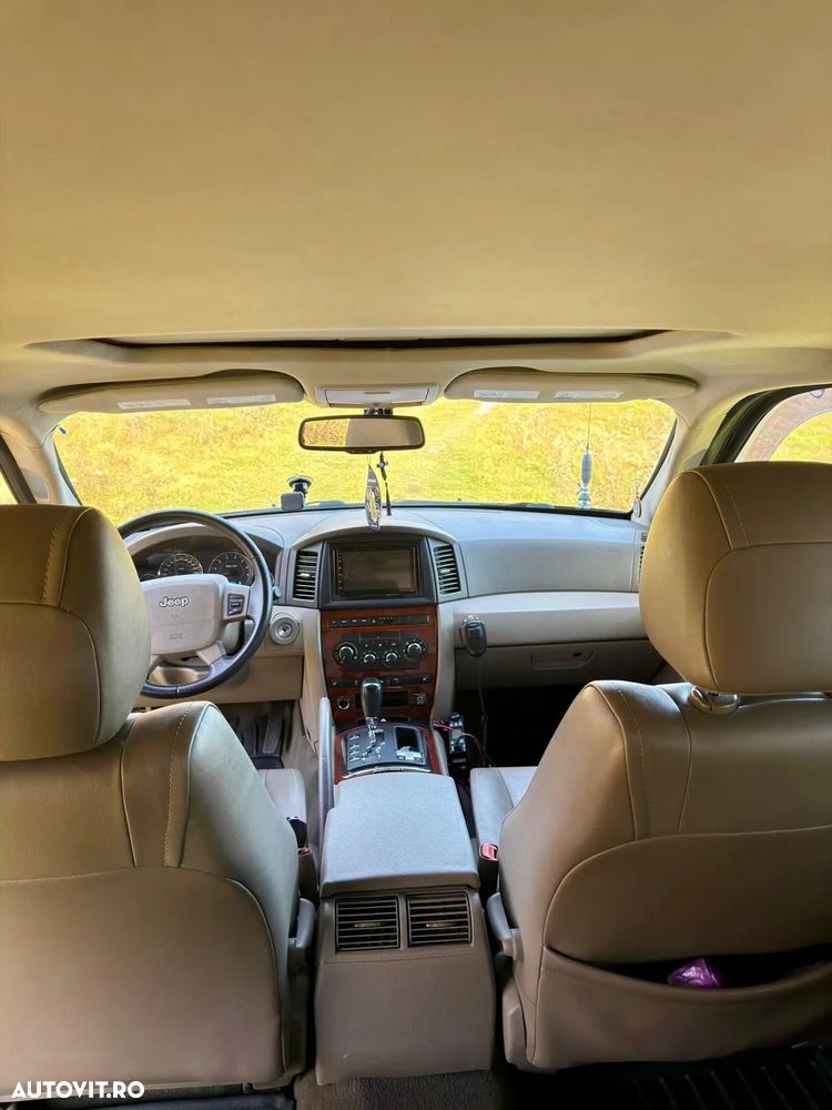 Jeep Grand Cherokee - 16