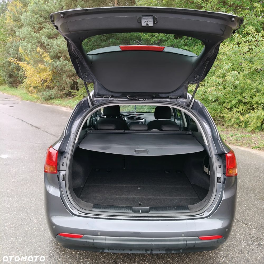 Kia Ceed 1.6 GDI Dream Team Edition - 26