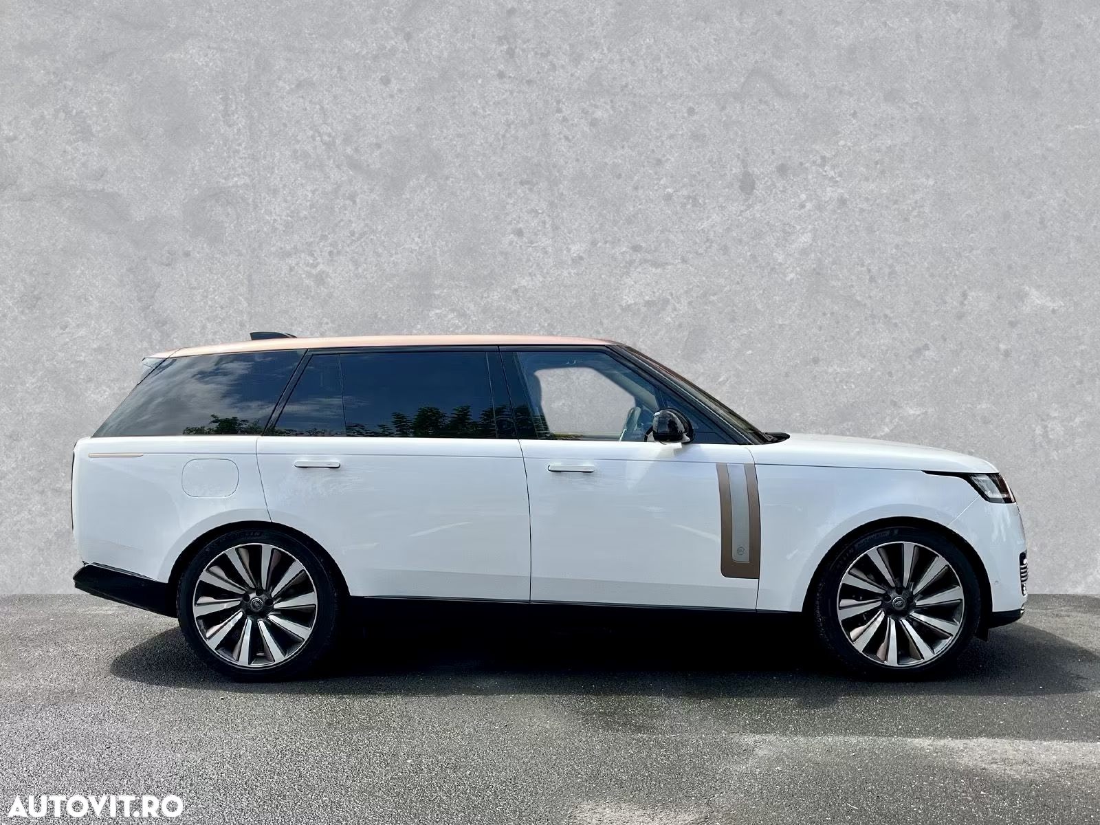 Land Rover Range Rover 4.4 V8 P530 LWB SV - 2