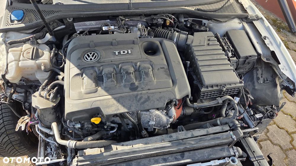Volkswagen Passat 2.0 TDI SCR (BlueMotion Tech) 4Motion D Highline - 19