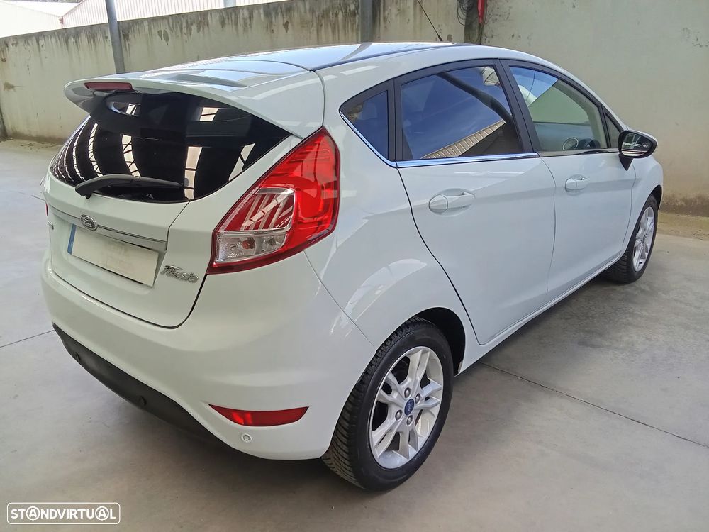 Ford Fiesta 1.0 EcoBoost Hybrid S&S TITANIUM - 5