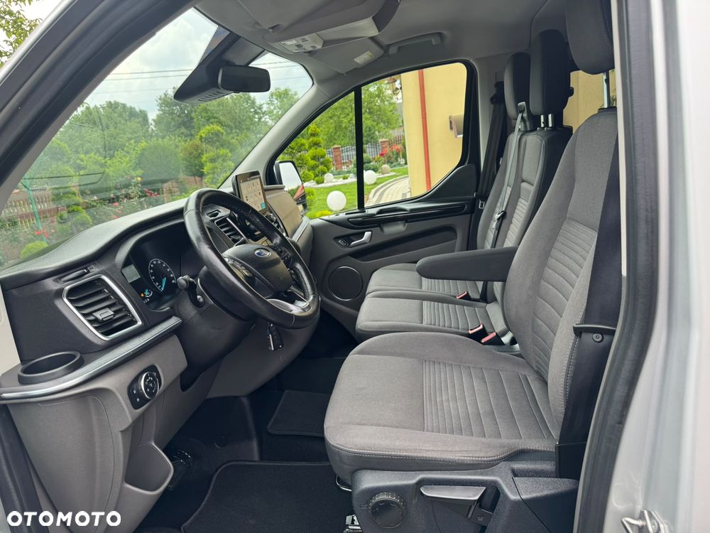 Ford Tourneo Custom - 25