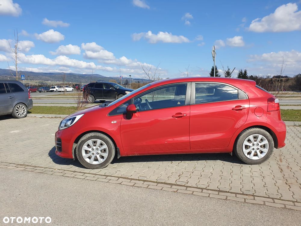 Kia Rio 1.2 L - 4