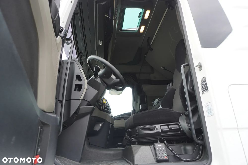MAN TGX 28.510 6x2 / Kab. Sypialna / NOWE opony / DMC 65 t - 16