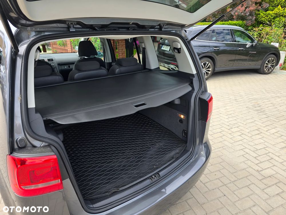 Volkswagen Touran - 19