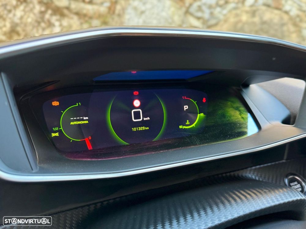 Peugeot 2008 PureTech 155 EAT8 GT - 42