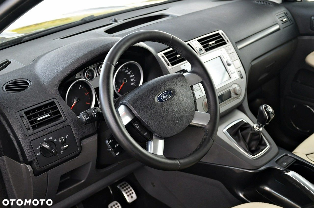 Ford Kuga - 24