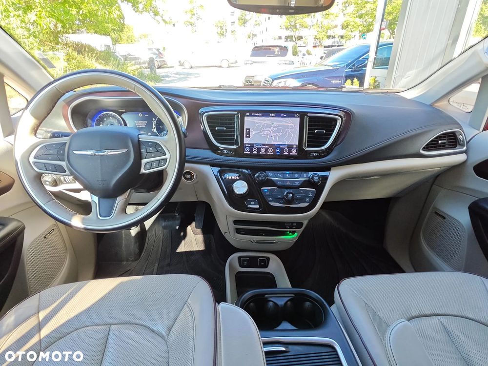 Chrysler Pacifica - 12