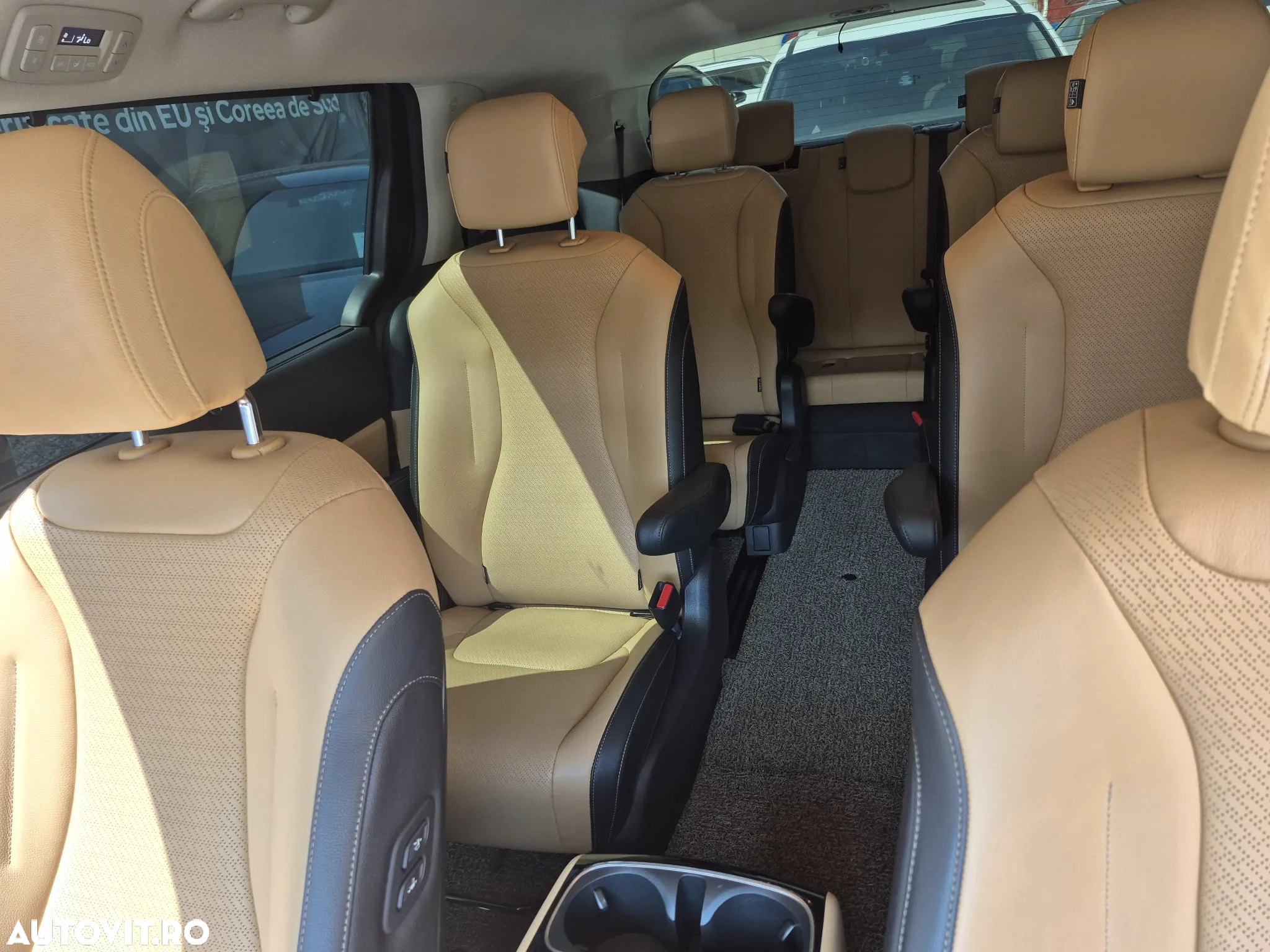 Kia Carnival - 38