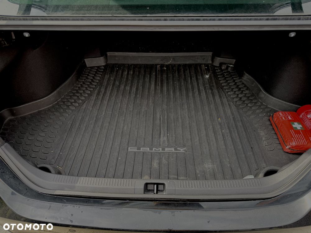 Toyota Camry 2.5 Hybrid Executive CVT - 12