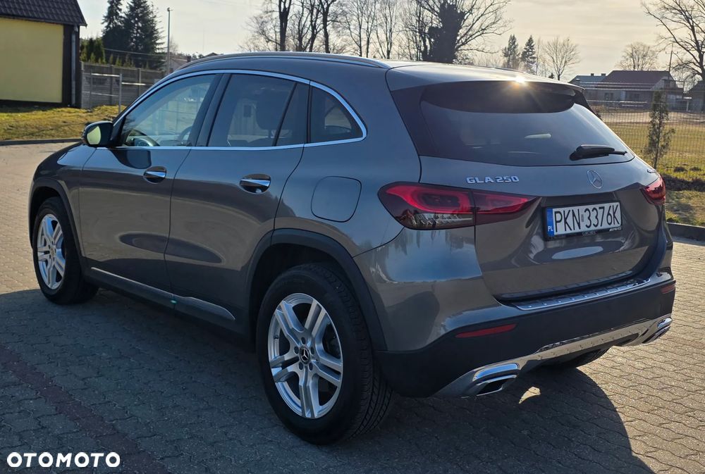 Mercedes-Benz GLA 250 4Matic 8G-DCT Progressive - 9