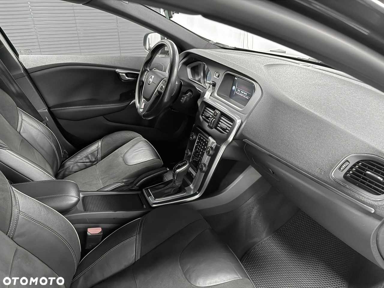 Volvo V40 D3 Drive-E SCR R-Design Momentum - 22