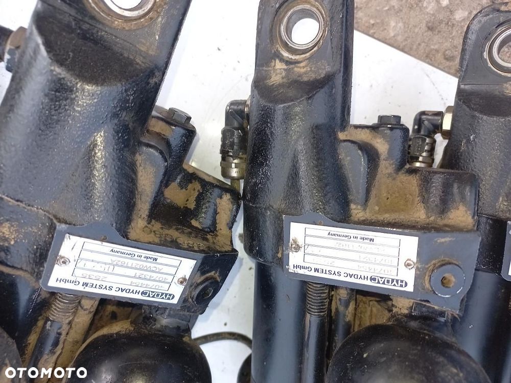 Siłowniki hydrauliczne ,siłownik elektryczny , rury wysypu 45100065,45100029, serta,12719910, hydac M91,M92 ACW021162A,siłownik kabiny massey,3773719m91,tollo linear LA14,quivogne VER04528, 0.9123,330.4 ,A4922096 ,CZUJNIK NACISKU OSI LOAD 969-0075, HYDAC 394488, AMAZONE M80X80 SIŁOWNIK PODNOŚNIKA SAME,DEUTZ HEDRA MF 32,34,36,38,40 - 18