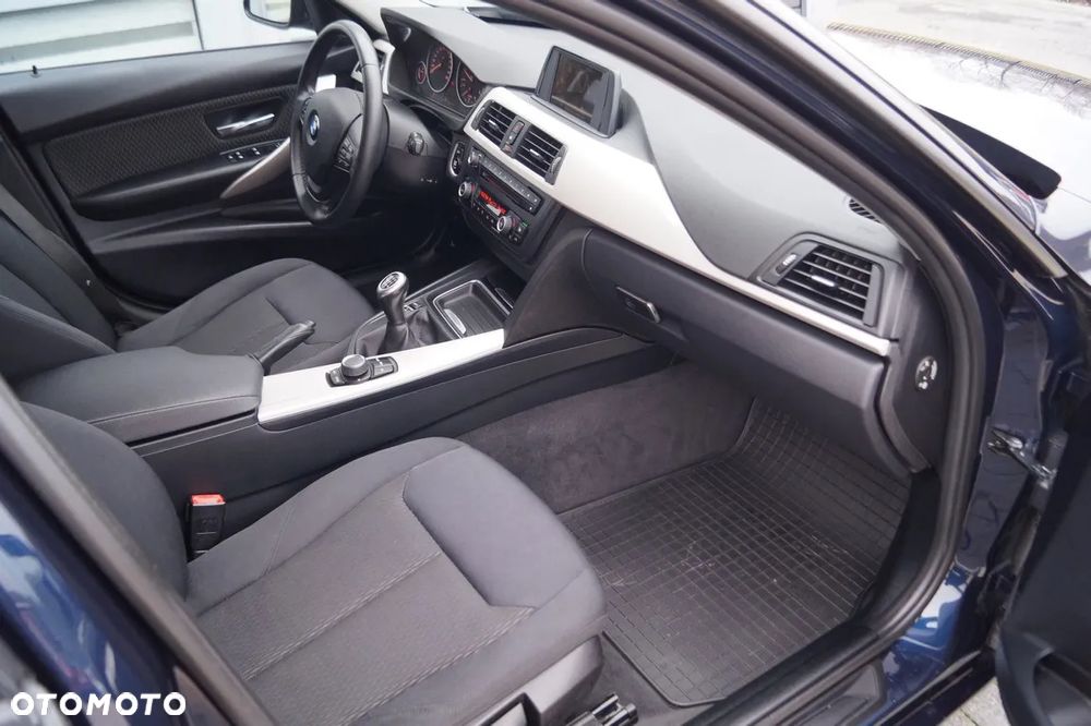 BMW Seria 3 318d DPF Edition Exclusive - 27