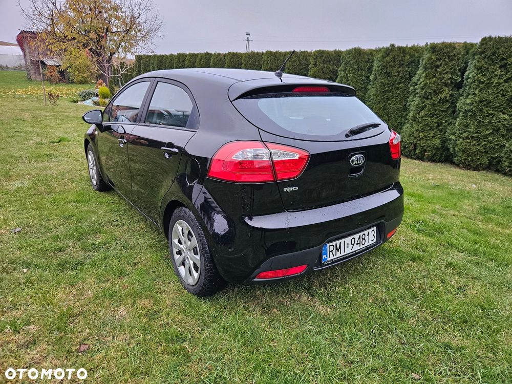 Kia Rio 1.2 L - 3