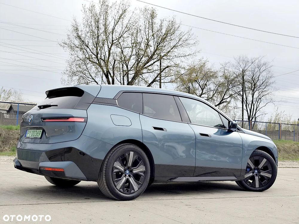 BMW iX xDrive40 76.6kWh Signature - 3