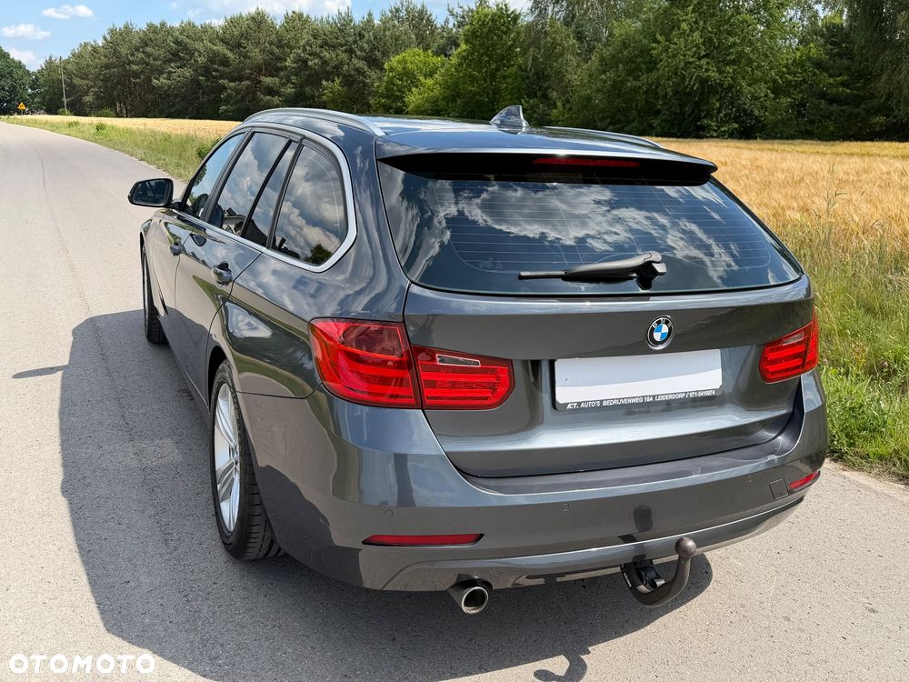 BMW Seria 3 320d Luxury Line - 13
