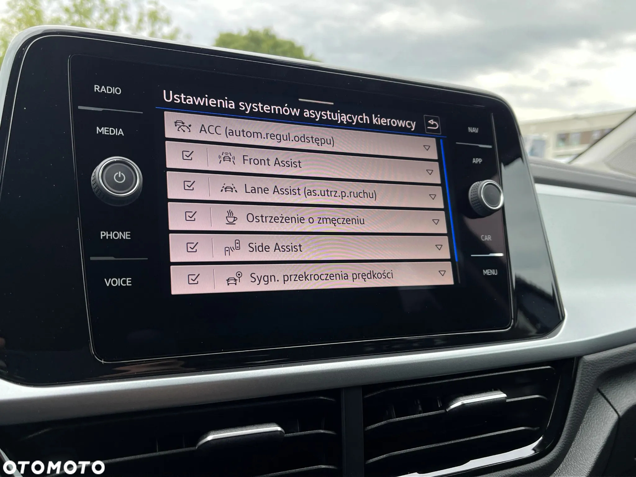 Volkswagen T-Roc 1.5 TSI Life Plus DSG - 22