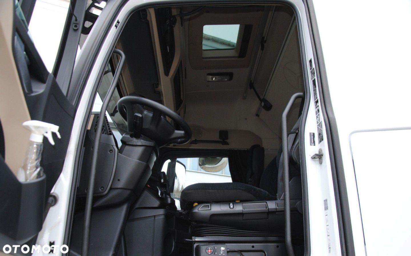 Mercedes-Benz Actros 1845, BigSpace, Pulpit multimedialny - 5