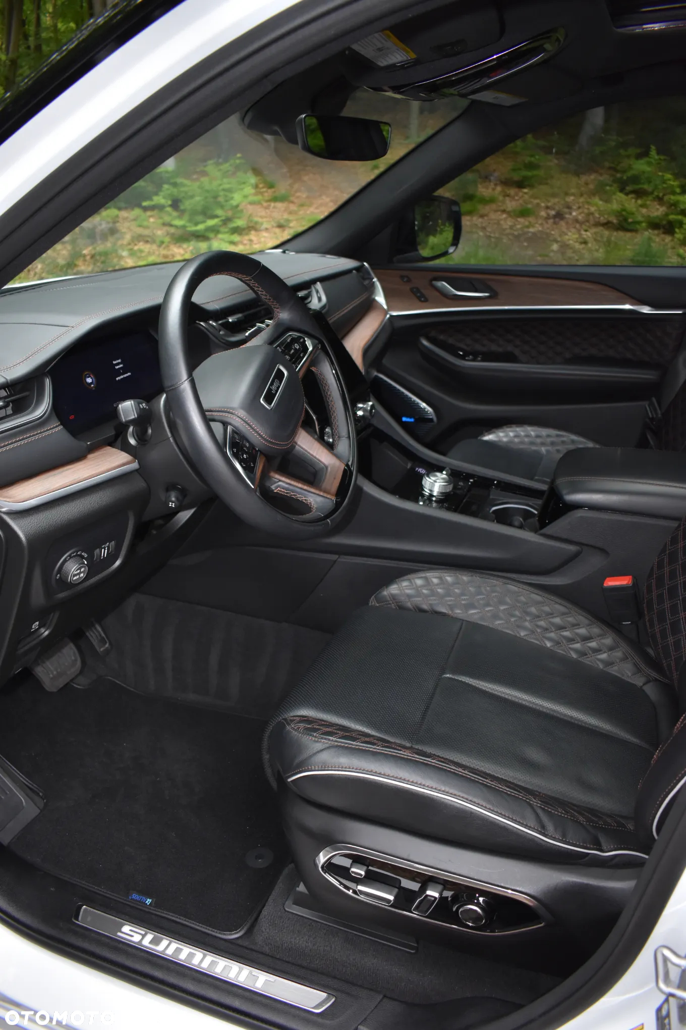 Jeep Grand Cherokee - 11