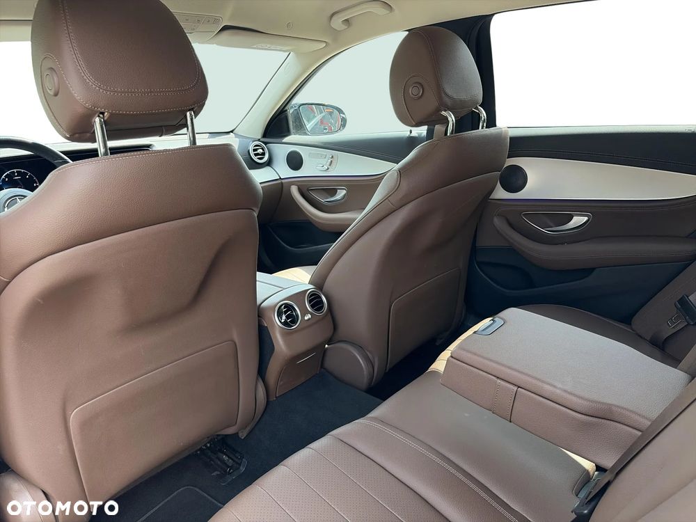 Mercedes-Benz Klasa E 220 d 4-Matic Exclusive - 18