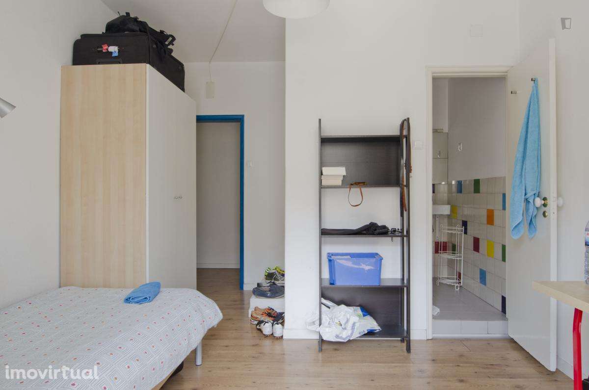 Quarto - localizado em Intendente Lisbon - Grande imagem: 3/18