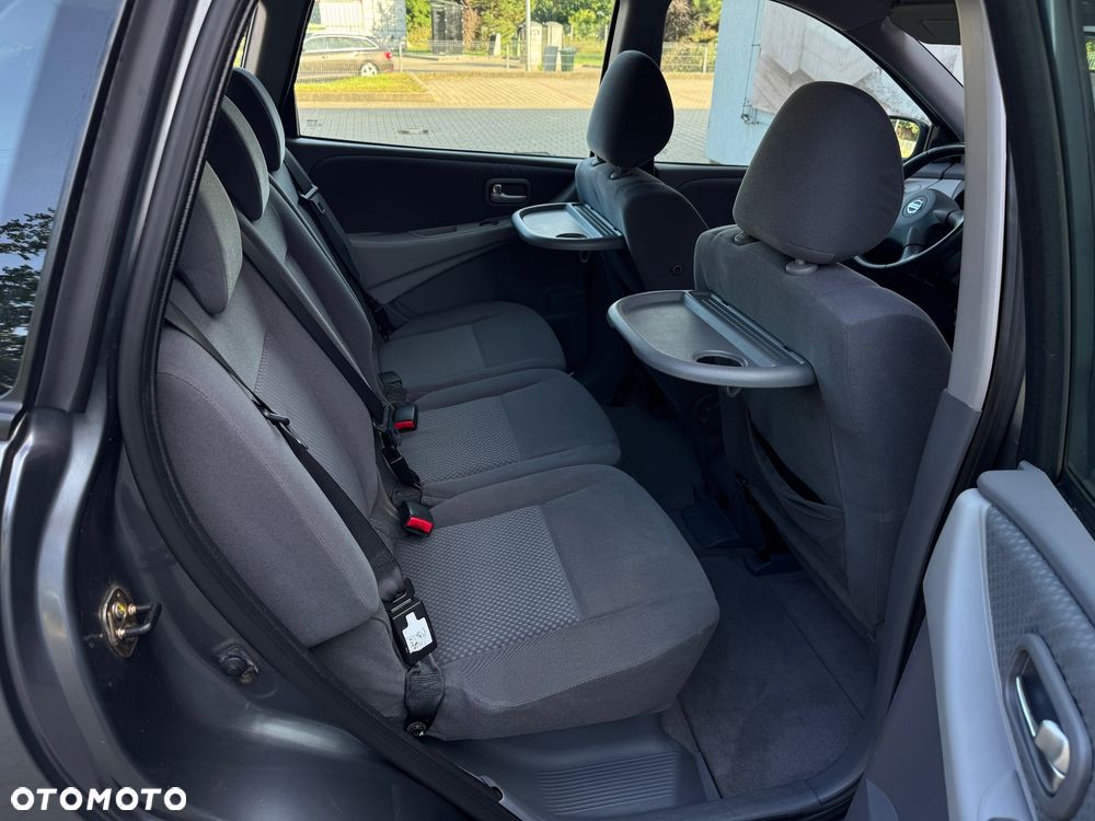 Nissan Almera Tino - 15