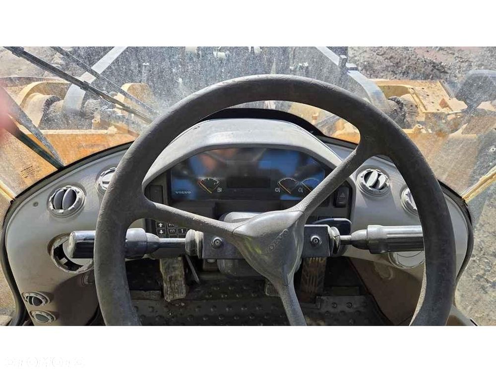 Volvo L220 - 21
