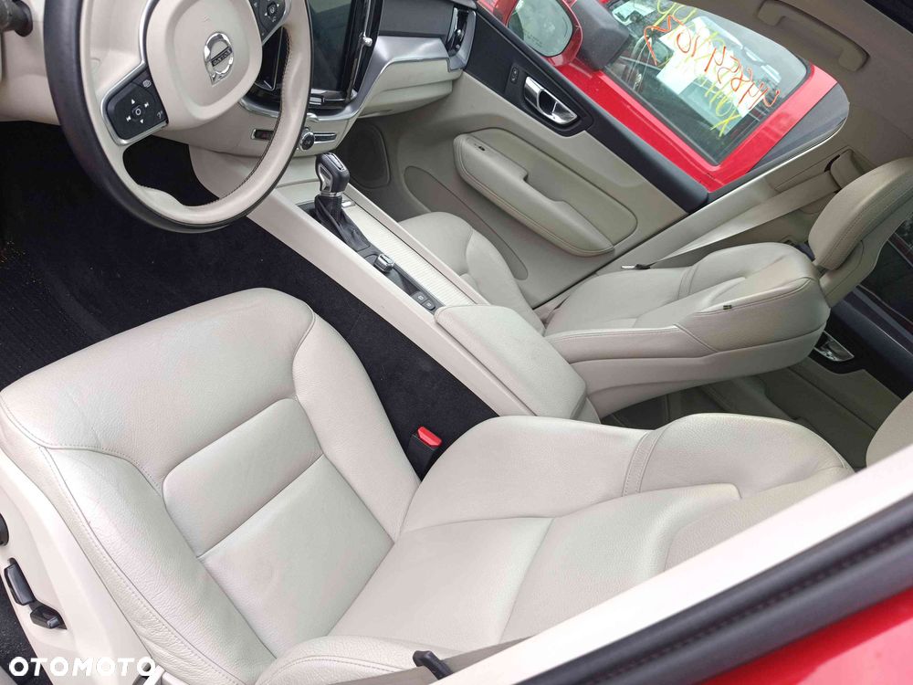 Volvo XC 60 T5 AWD Geartronic Momentum - 25