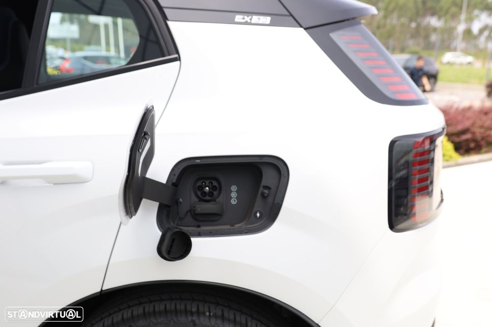Volvo EX30 69 kWh Twin Motor Ultra — photo 2