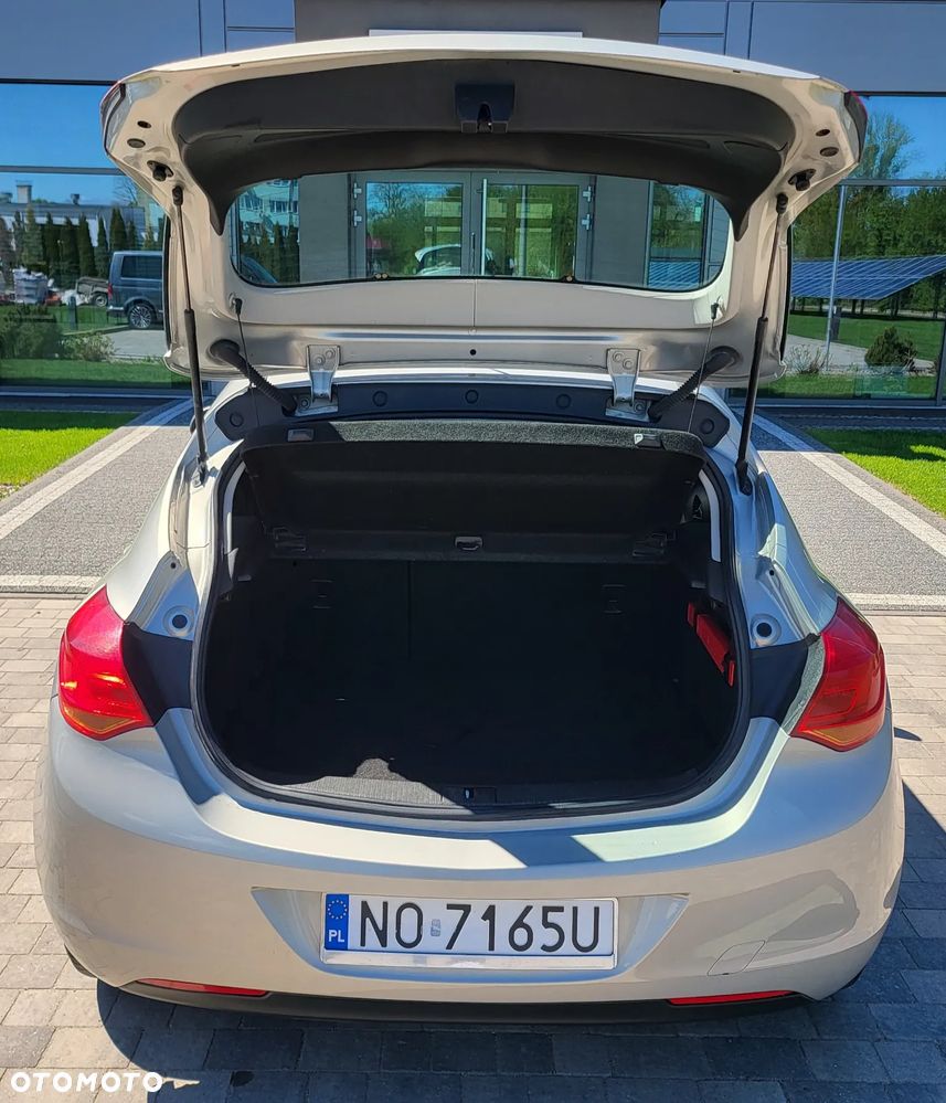 Opel Astra 1.6 Style - 12