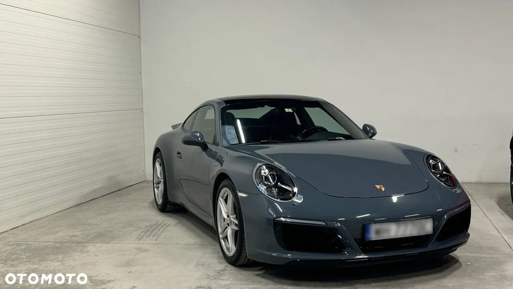 Porsche 911 Carrera - 2