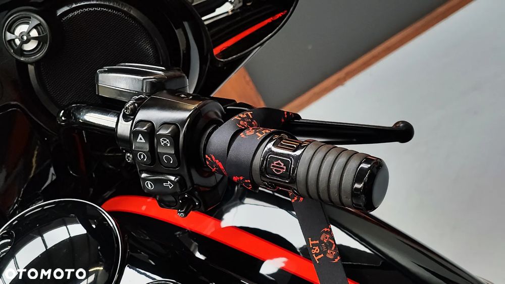 Harley-Davidson Touring Street Glide - 30