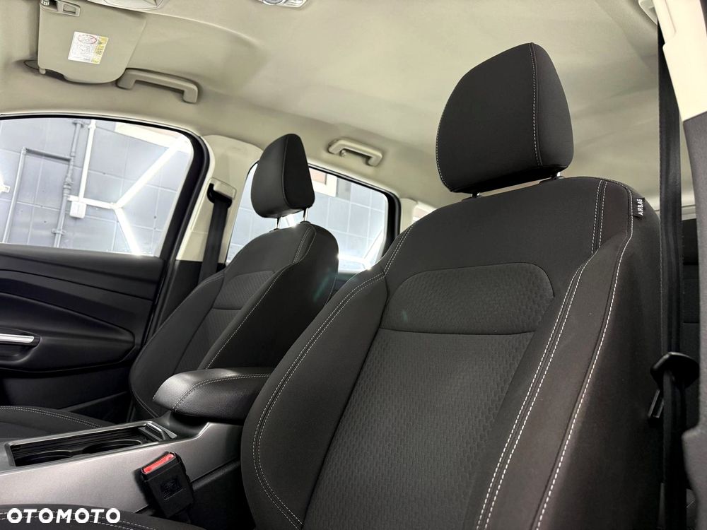 Ford Kuga 1.5 EcoBoost 2x4 Titanium - 24