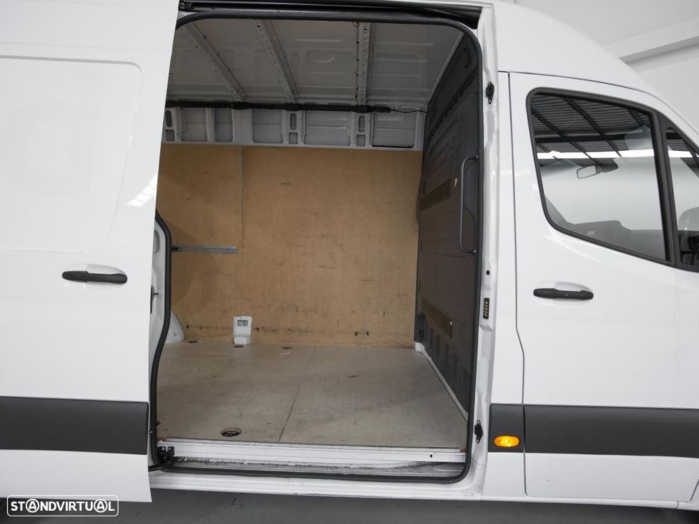 Mercedes-Benz E-SPRINTER - 8