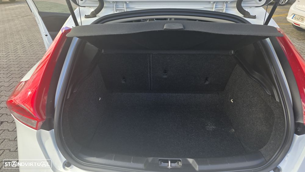 Volvo V40 2.0 D2 Momentum Geartronic - 20