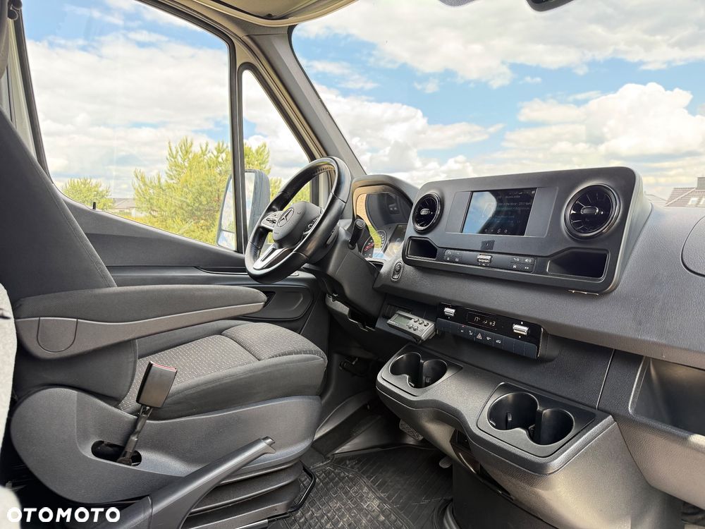 Mercedes-Benz Sprinter - 15
