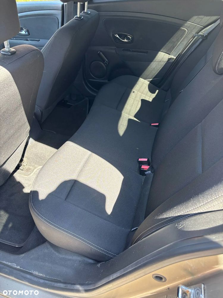 Renault Fluence 1.6 16V Start - 11