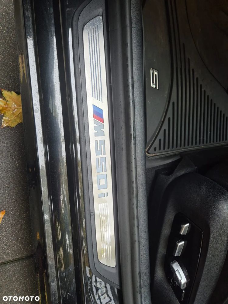 BMW Seria 5 M550i xDrive sport - 15