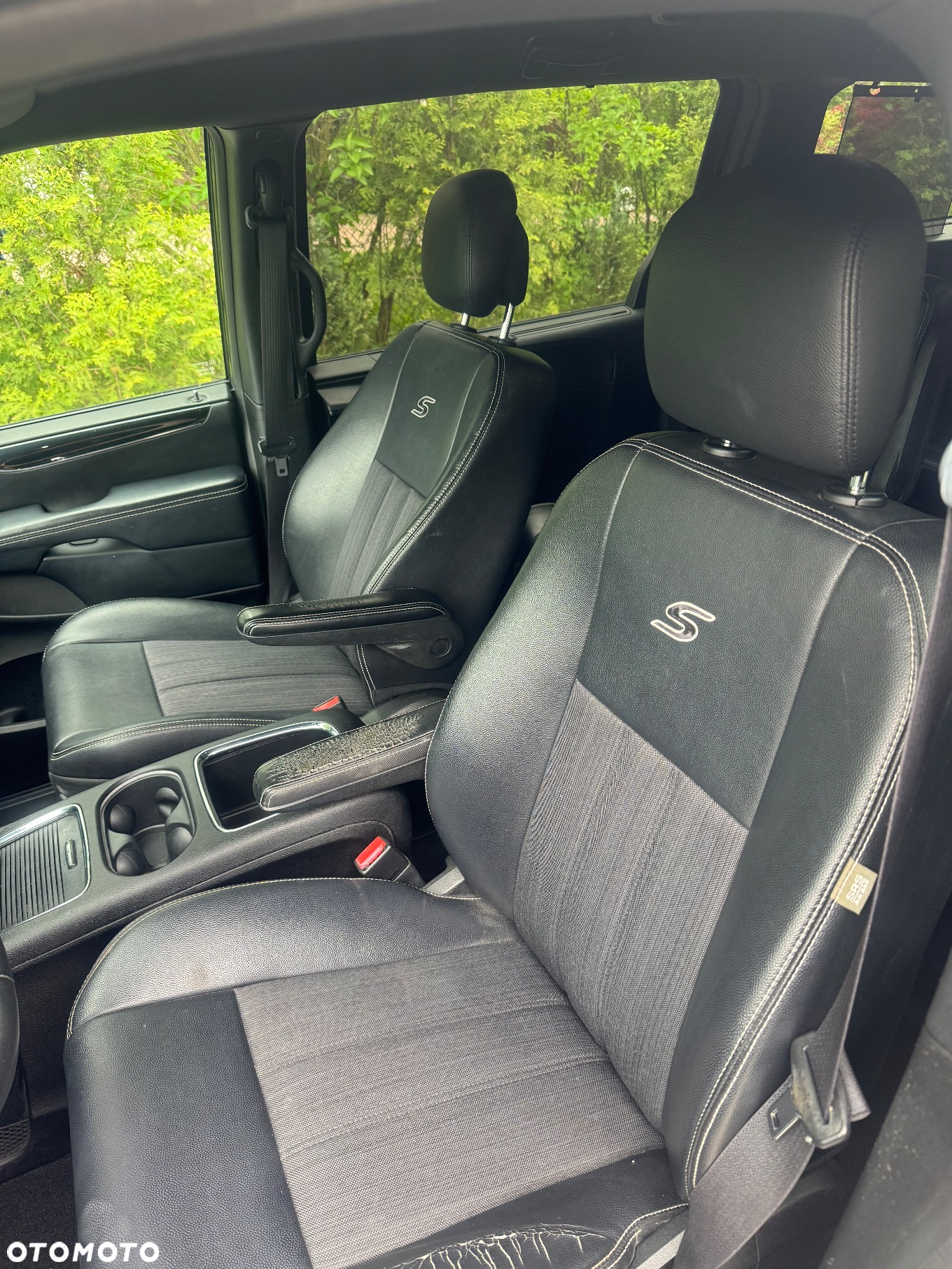 Chrysler Town & Country - 5