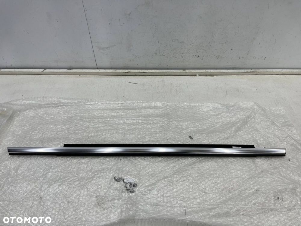 Listwa Audi Q5 I 8R 08-16r. NOWA lewa tylna zgarniająca uszczelka zewnętrzna szyby drzwi CHROM - 1
