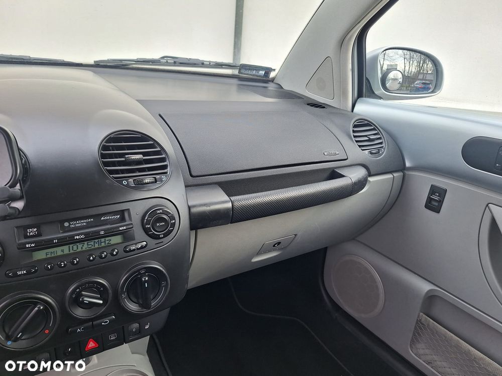 Volkswagen New Beetle 2.0 - 24