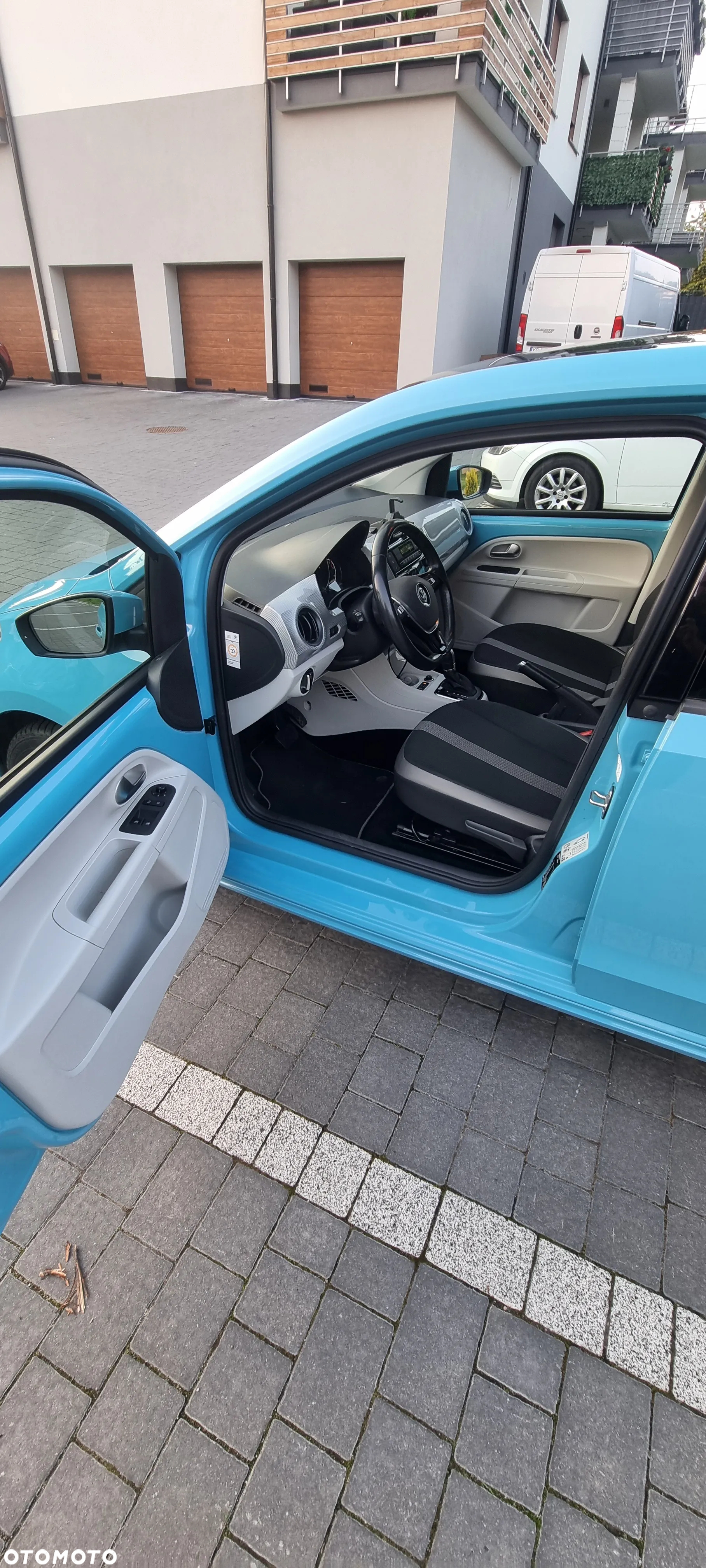 Volkswagen up! e-up - 11
