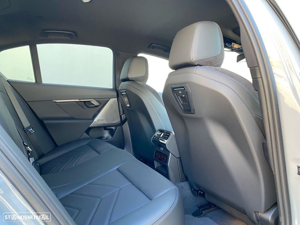 BMW i5 eDrive40 - 26