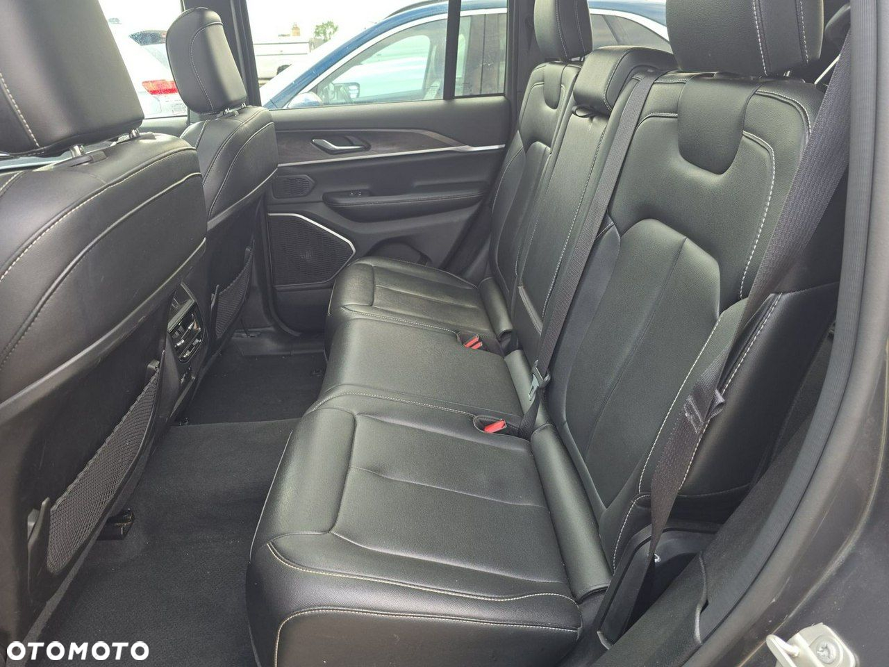 Jeep Grand Cherokee - 12