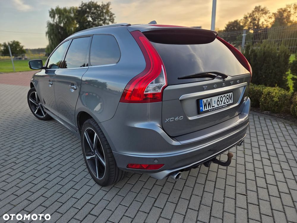 Volvo XC 60 D5 AWD R-Design Momentum - 6