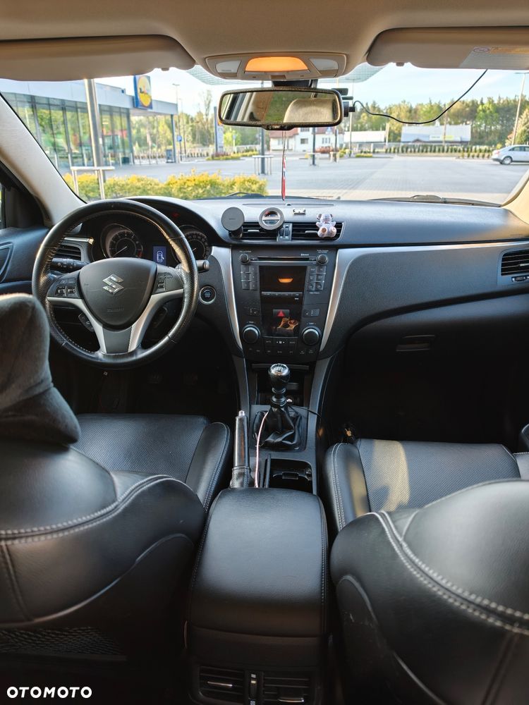 Suzuki Kizashi 2.4 4x2 Sport - 9